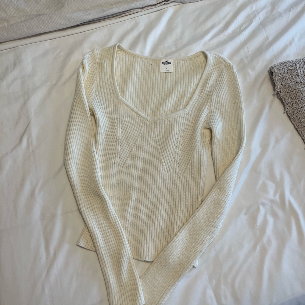 Hollister cream long sleeve sweater top